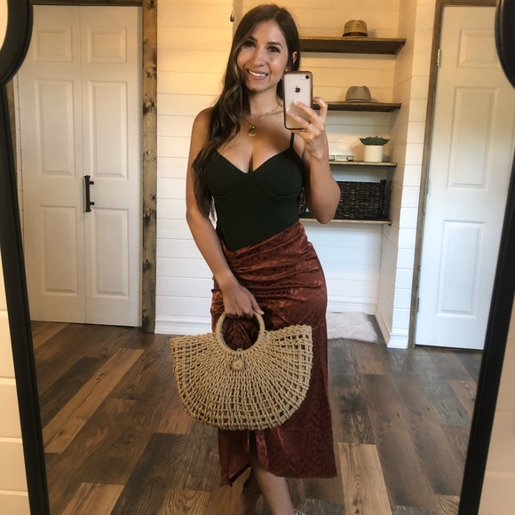 New!! Boho Woven moon shaped bag - Picture 3 of 13